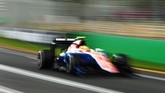 Foto Terbaik Latihan Bebas Pertama Rio Haryanto Di Melboure, Rio Haryanto memulai langkahnya di Formula 1 dengan menjalani sesi latihan bebas di Sirkuit Albert Park yang diguyur hujan.