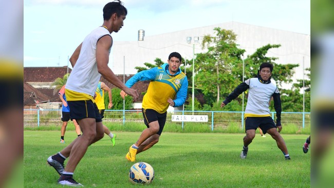 Ini menjadi sesi latihan perdana Arema setelah berhasil meraih status juara Grup B pada babak penyisihan yang dimainkan Pulau Bali.