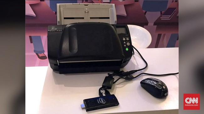 Fujitsu merancang scanner yang bisa mendeteksi Intel Compute Stick untuk menjadi adaptor Wi-Fi, sehingga scanner bisa terhubung dengan Internet.