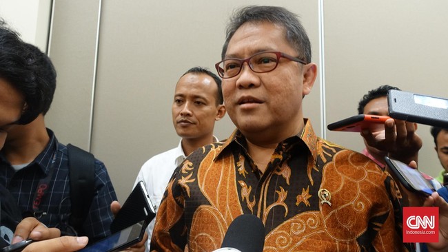 Menteri Komunikasi dan Informatika Rudiantara tetap pada pendiriannya untuk tidak memblokir aplikasi Uber dan Grab, apa dalihnya?