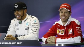 Hamilton Bersemangat Tantang Ferrari di Bahrain