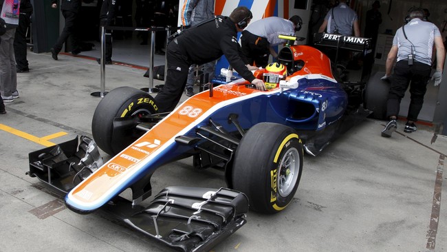 Pebalap debutan Manor asal Indonesia itu menyerempet mobil tim Haas, Romain Grosjaen.
