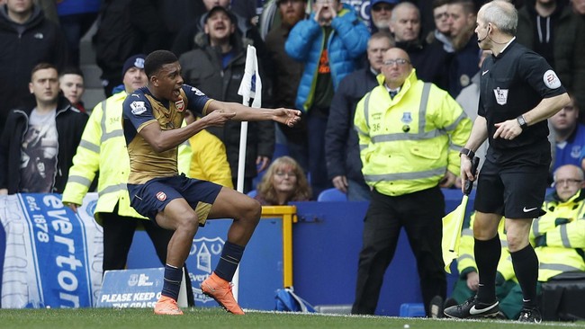 Pemain muda Arsenal Alexi Iwobi mendapat pujian khusus dari legenda timnas Nigeria, Jay Jay Okocha.