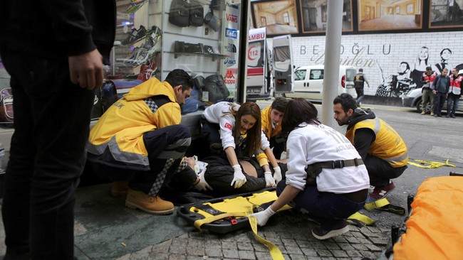 Serangan bom bunuh diri yang terjadi di Istanbul, Turki, Sabtu (19/3), menewaskan sedikitnya lima orang. Dua di antara korban tewas adalah warga Israel.