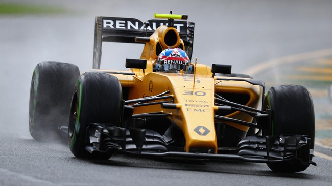 Pebalap rookie dari tim Renault itu sukses menduduki peringkat ke-14 kualifikasi, mengalahkan rekan setimnya, Kevin Magnussen.
