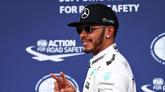 Pebalap Mercedes Lewis Hamilton kembali menjadi yang terecpat di sesi latihan bebas kedua GP Inggris, sementara Nico Rosberg mengalami insiden kerusakan mobil.