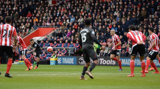 Liverpool bermain impresif di babak pertama saat menghadapi Southampton pada lanjutan Liga Primer Inggris di Stadion St. Mary's, Minggu (20/3).