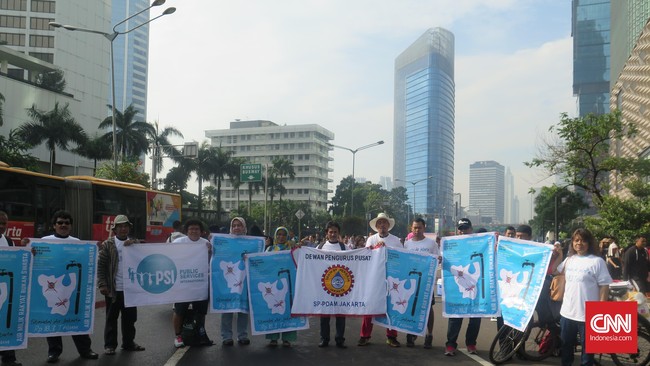 Survei Transparency International Indonesia menyimpulkan perusahaan air minum sebagai sektor usaha yang paling sering menyuap pejabat publik di tingkat kota.