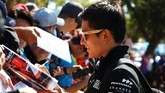Hari Bersejarah Rio Haryanto Meski tidak menyelesaikan balapan, Rio Haryanto akan tercatat sebagai pebalap pertama Indonesia yang mencicipi ajang balap jet darat.