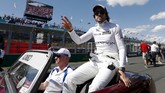 Kala Mobil Alonso Dibuat Berkeping-keping Fernando Alonso mengaku beruntung selamat dari kecelakaan parah di GP Australia. Dokter menyatakan pebalap Spanyol itu baik-baik saja.
