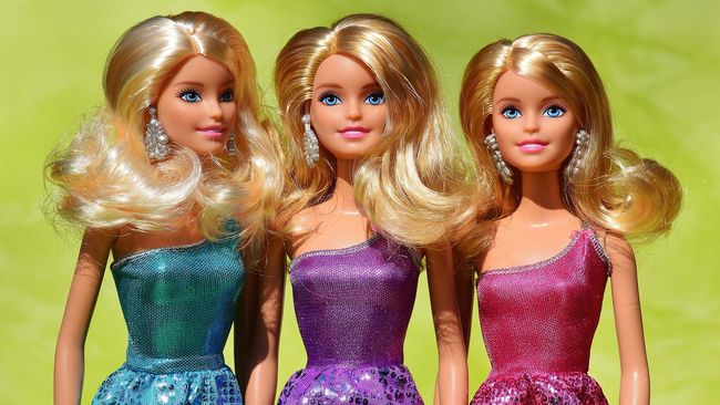 Buat Dena Daniels nenek 54 tahun asal Arkansas menjalani kehidupan 'plastik' seperti Barbie di usia senjanya adalah impian yang harus terealisasi.