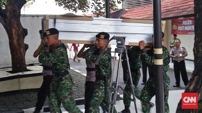 Presiden Jokowi mendoakan arwah para prajurit TNI dan BIN yang tewas dalam melaksanakan tugas negara diterima Tuhan Yang Maha Esa. 
