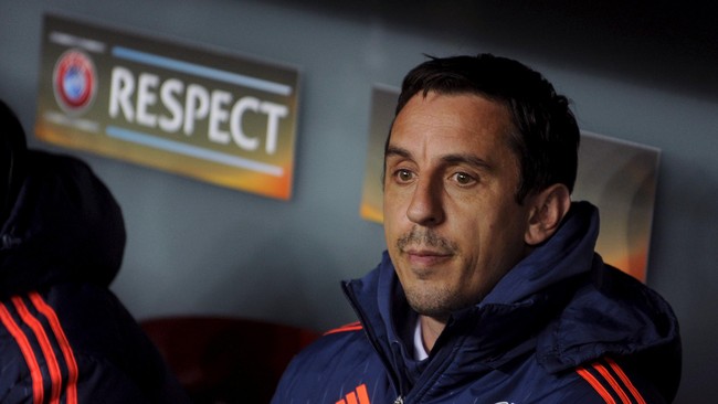 Legenda Manchester United  Gary Neville marah mendengar pemberitaan di media massa negara itu terkait hubungannya dengan sang juru taktik Roy Hodgson.