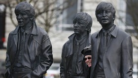 The Beatles Kembali ke Sorotan dan Kerumunan