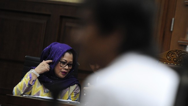 Kedua terdakwa dinyatakan terbukti melanggar Pasal 5 ayat (1) huruf a UU Tipikor. Mereka menyuap Dewie sebesar SGD 177.700 atau setara Rp 1,7 miliar.