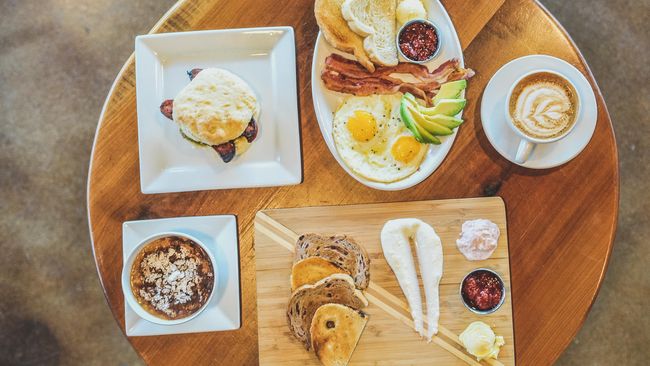 Bagi yang sedang diet tetap disarankan untuk tidak melewatkan sarapan. Berikut menu sarapan diet yang mengenyangkan agar perut tak cepat keroncongan.
