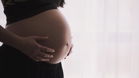 Bayi Perlu Dilindungi, Wanita Hamil Perlu Tes HIV