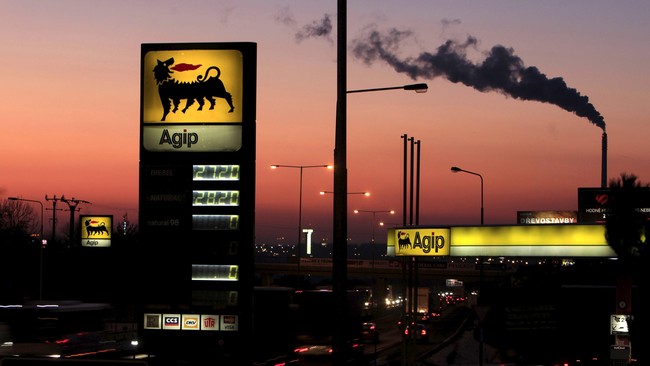 Pada perdagangan kemarin, Brent dan WTI masing-masing sempat menyentuh harga terendah US$51,5 dan US$48,59 per barel.
