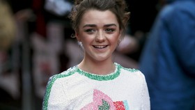 Maisie Williams 'Game of Thrones' Bersuara Demi Lumba-Lumba