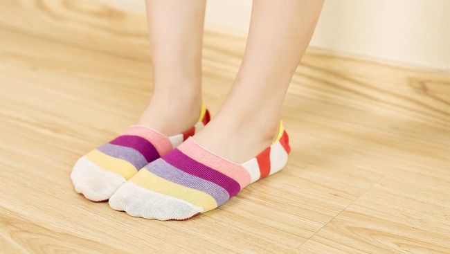 Tanggal 21 Maret diperingati sebagai World Down Syndrome Day atau hari Down Syndrome sedunia yang ditandai dengan penggunaan kaos kaki warna-warni.