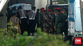 Korban Jatuhnya Helikopter TNI AD Dimakamkan di TMP Kalibata