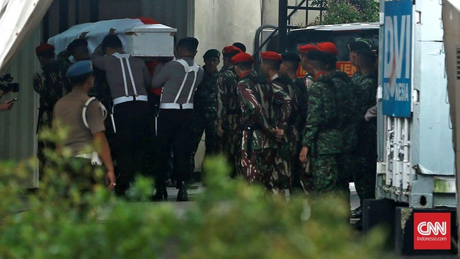 Menhan Ryamizard Ryacudu mengaku seluruh keluarga setuju jika korban dimakamkan di Taman Makam Pahlawan Kalibata.