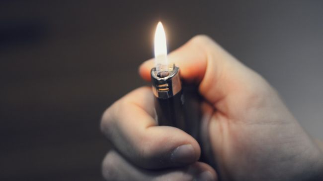 Gangguan kejiwaan menjadi pembahasan yang tak ada habisnya saat ini. Dari sederet gangguan kejiwaan, salah satunya ada pyromania atau terobsesi menyalakan api.