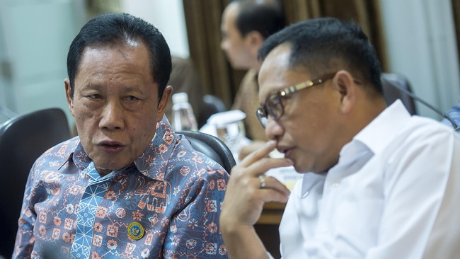 Pendamping warga Rembang menyatakan Sutiyoso dalam kunjungan itu meminta warga untuk berhenti mempermasalahkan PT Semen Indonesia.