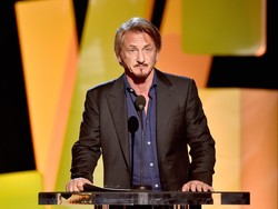 Sean Penn Tahan Rasa Sakit Jalani Tes Swab Corona