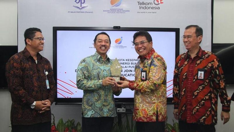 PT Telekomunikasi Indonesia, Tbk. (Telkom) bekerjasama dengan PT Balai Pustaka (Persero) akan membangun 1.000 taman bacaan digital.