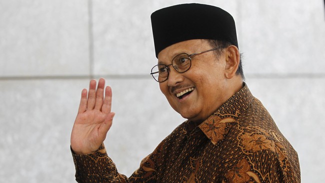 Meski statusnya diundang, Indra Sjafri merasa antusias berdiskusi soal sepak bola dengan Presiden Ketiga Republik Indonesia itu.