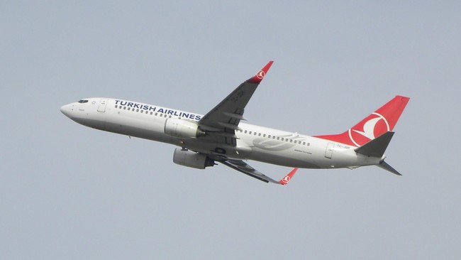 Dua pesawat Turkish Airlines terpaksa putar balik karena Inggris tiba-tiba mengeluarkan larangan pesawat Boeing 737 MAX 8 masuk ke wilayah udaranya.