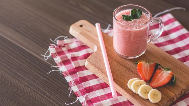 Frozen smoothie bisa disajikan sebagai menu berbuka puasa yang menyegarkan dan sehat karena tinggi kandungan serat.