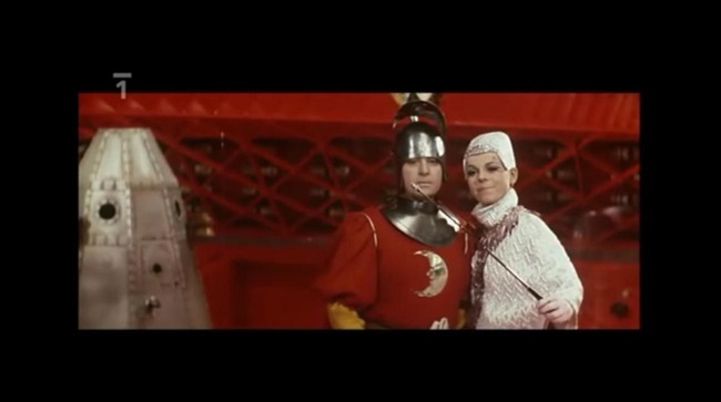 Sepertinya ide soal tongsis sudah ada sejak era 1970-an. Begini gambarannya dalam sebuah film sains fiksi Ceko.