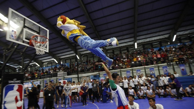 Lebih dari 60 anak-anak Indonesia akan berguru dan belajar basket pada legenda NBA paga Agustus mendatang.