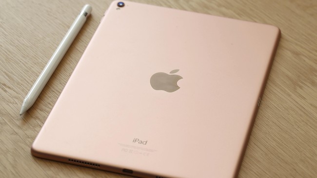 Apple meluncurkan iPad baru lewat acara edukasi yang digelar di Chicago. Tablet tersebut dijual dengan harga yang lebih murah untuk pelajar. 