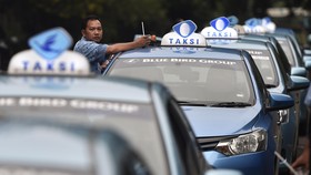 img-title Blue Bird Buka Bisnis Lelang Mobil Bekas