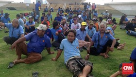 Ribuan Taksi Pedemo Padati Monas Tunggu Putusan Menkominfo