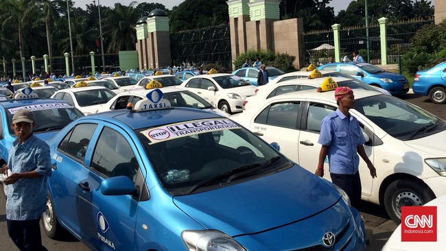 Uber menonaktfikan surge atau kenaikan harga otomatis di lokasi strategis Jakarta yang notabene memanjakan penumpang di lokasi padat permintaan.