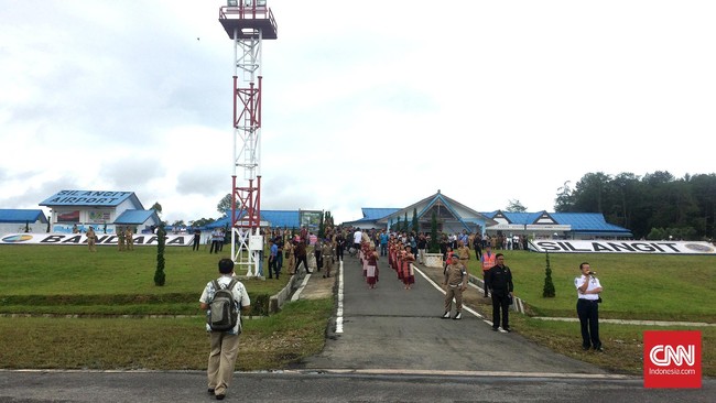 Pemerintah Pusat juga berencana membentuk Badan Otorita Danau Toba untuk menjadikan kawasan tersebut menyerupai Nusa Dua, Bali atau Pulau Bintan.