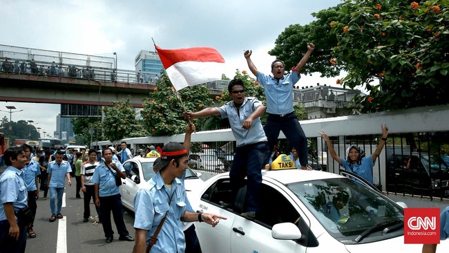 Keempat tersangka terdiri dari tiga orang sopir bajaj dan satu orang lainnya adalah pengemudi Gojek.
