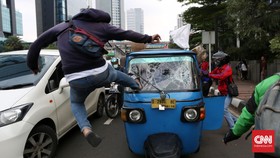 Aksi Tak Terpuji di Balik Unjuk Rasa Para Pengemudi