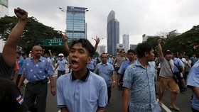 Demonstran di Kantor Menkominfo Kian Ramai