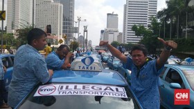 Sopir Taksi Demo, Permintaan Uber Naik