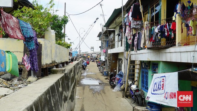 Sengketa lahan Tanah Merah, Jakarta Utara, terjadi sejak 1960. Tanah Merah diperebutkan warga, Badan Usaha Milik Negara, dan pengembang. Statusnya abu-abu.