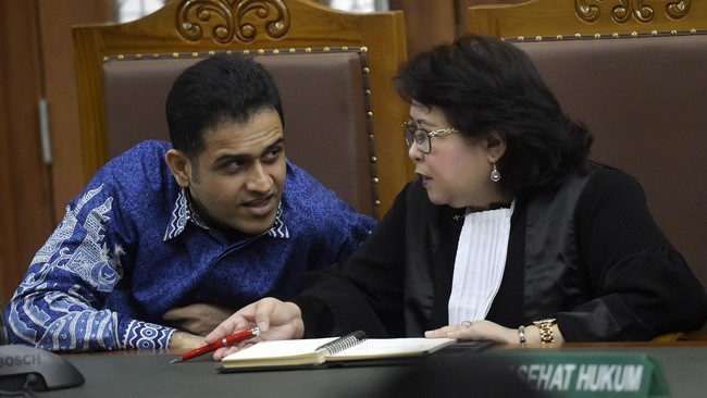 Jaksa menuntut Nazaruddin tujuh tahun penjara dan denda Rp1 miliar subsider satu tahun kurungan. 