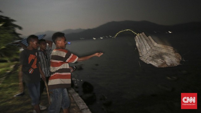 Para Penanti Paskah di Larantuka