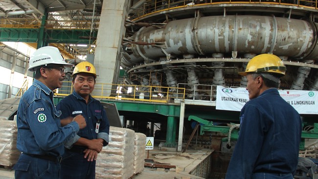 Kementerian Perindustrian meminta industri dalam negeri untuk memanfaatkan teknologi untuk menciptakan inovasi bisnis di tengah gempuran perusahaan asing.