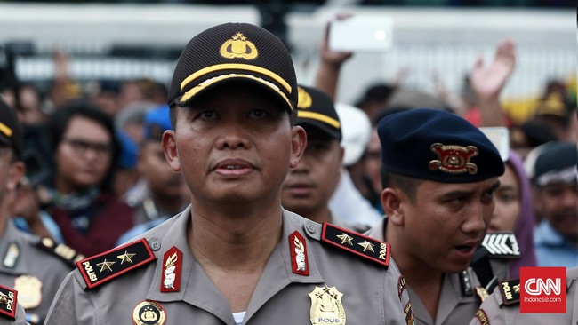 Polisi berencana memeriksa bakal calon gubernur Jakarta Hasnaeni Moein atau 'wanita emas' terkait laporan dugaan perkara penipuan dan penggelapan.