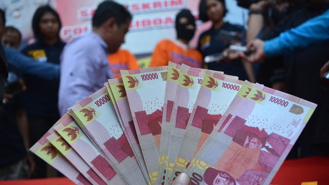 Pembobolan Uang Nasabah BNI di Ambon Capai Rp134 Miliar Polda Maluku menetapkan satu tersangka tambahan yang berasal dari BNI Makassar dalam kelanjutan pengusutan kasus pembobolan tabungan nasabah BNI Ambon.